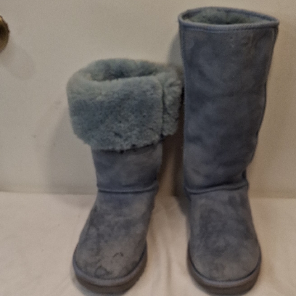 UGG Classic Light Blue Mid-Calf Suede Boots Shearling Lined. Lightly Worn. - Picture 3 of 10